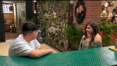 María no conecta con Juanan: "Mi primera impresión al verle fue de 'uf, qué horror"