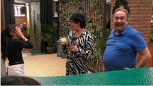 El ataque de risa de un soltero ante la pregunta de su cita sobre las gemelas de ‘First Dates’: “¿Sois hermanas?”
