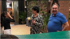 El ataque de risa de un soltero ante la pregunta de su cita sobre las gemelas de ‘First Dates’: “¿Sois hermanas?”