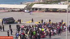 A cinco minutos de la frontera y con baños portátiles: así es la zona habilitada para migrantes en Ceuta