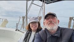La esposa del burgalés desaparecido tras caer al mar desde su barco en una travesía a Grecia pasó tres días a la deriva y sin cobertura: “Está destrozada”