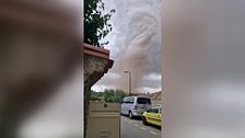 Un impresionante tornado en Carcasona, Francia, asola la localidad con vientos de más de 100 km/h