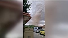 Un impresionante tornado en Carcasona, Francia, asola la localidad con vientos de más de 100 km/h
