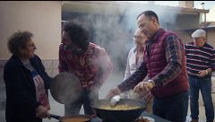 Raúl Gómez disfruta de dos clásicos de la gastronomía manchega: las migas y las gachas
