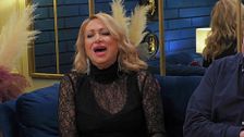 Un soltero escucha cantar a su cita por Luz Casal y sentencia: "Creo que entono mejor que ella"