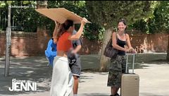 Jenni Alcoholado sale a la calle dispuesta a gastar bromas y acaba con una propuesta indecente: “¿Un trío?”