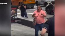Una mujer muere abatida tras apuñalar a dos personas, una de ellas ha fallecido, en pleno Times Square de Nueva York
