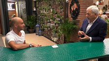 Carlos Sobera se queda sorprendido al descubrir la cantidad de idiomas que habla Mattia
