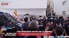 Vecinos de Ceuta increpan al grito de ‘traidores’ a los ministros y estos huyen: “Aquí hay más policía que en la frontera”