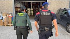 La 'casa de los horrores' de los padres que habrían matado a su bebé en Tarragona: niñas conviviendo con pulgas, basura y animales muertos