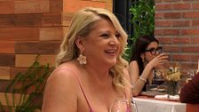 Chere se harta de las bromas “pícaras” de su cita: “Tanta calentura se ha quemado el guiso”