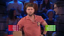 Javier, de Pontevedra, saca la faceta rapera de la banquera en una jugada de infarto