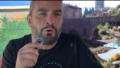Chico lleva 15 años viajando gratis por el mundo cuidando animales: "He estado en una mini granja y en un casoplón en Wellington"