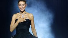 Emocionante regreso de Céline Dion a los escenarios de París: "Había prometido no llorar, no cumplo mis promesas"