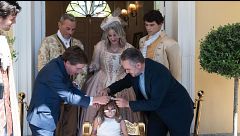 Ely, con seis años y un tumor cerebral, cumple su sueño de convertirse en princesa: nombrada por Almeida y coronada por Jorge Blass