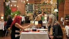 Flores emociona a Puri con su historia en ‘First Dates’: “Me padre me amenazó con un bastón”