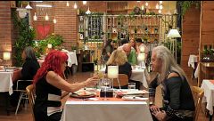 Flores emociona a Puri con su historia en ‘First Dates’: “Me padre me amenazó con un bastón”