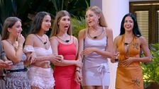 Un nuevo tentador sorprende con su llegada durante la fiesta y Paula reacciona: "No me lo creo"