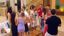 Acercamientos y dudas en las primeras fiestas en las villas: “Me dijo que eso no me lo hiciera nadie, me he rayado”