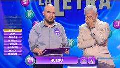 Carlos Sobera se parte de la risa con las respuestas de los concursantes