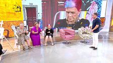 Una invitada se queda dormida en pleno directo: "¿Tanto te está aburriendo el programa?"