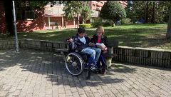Encarni, cuidadora y madre de Lander, con 37 años y discapacidad del 92%: "Yo también estoy tocada, son muchos años"