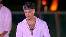 Fran se queda en blanco en plena presentación de los solteros y provoca las risas de los chicos: "Normal, con esa cara"