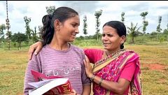 Descalza y sin entrenar: una madre en India corre para pagar la educación de su hija y su historia se convierte en debate nacional