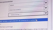 Prolifera un mercado de citas previas para el SEPE: "Muchos locutorios se ofrecen a conseguirnos una previo pago"