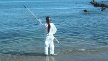 Sanidad mide la contaminación del agua de la Playa del Trampolín en Ceuta