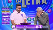 El ataque de risa de Carlos Sobera tras la inesperada respuesta de Fran