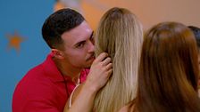 Las conversaciones de Sergio con Irini le llevan a activar la luz de la tentación: “Sigue, me gusta verlo”