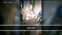 Los bomberos descubren asentamientos subterráneos de migrantes en Ceuta: las imágenes del interior de los túneles