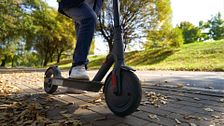 Nuevas normas de circulación que entran en vigor el 1 de octubre: patinetes prohibidos a menores de 15 años y casco obligatorio