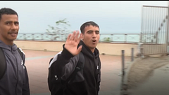 La Playa Benítez, desalojada: "Estamos cansados y nos volvemos a Marruecos, ha empezado a llover y no podemos más"
