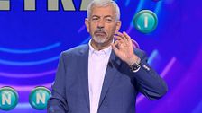 Carlos Sobera se sorprende con la jugada del equipo de Lilit en ‘Cantando espero’