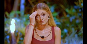 Náyades se queda muy descolocada al ver a Nacho con Sara: su primera hoguera, al completo