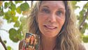 Yola Berrocal muestra la estampa con una imagen suya y un mensaje que le regaló su padre como objeto personal para 'Supervivientes All Stars'