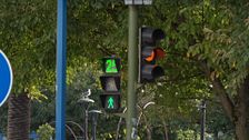 La DGT cambia el funcionamiento de los semáforos a partir del 1 de octubre para proteger a los peatones