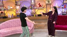 Sara se reencuentra con su hermano tras años distanciados y su madre presencia el momentazo desde el público