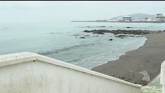 La Policía Nacional desaloja a 1.100 migrantes del asentamiento de la playa del Trampolín en Ceuta