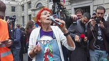 María del Carmen lucha por el derecho a la vivienda con su chotis del ladrillo: “Madrid, Madrid, no hay techo que se pueda resistir”