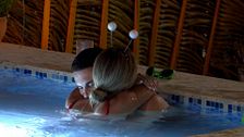 Sergio e Irini, muy cerca en el jacuzzi: "Tengo ganas de que nos besemos"