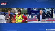 La ultraderecha intenta cargar contra los manifestantes en Sol y en el resto de acampados en otras ciudades de España: “Por la noche vienen a provocar”