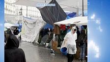 Las nuevas generaciones del PP, al ver llover sobre la acampada de Sol: “Por primera vez en días se duchan”