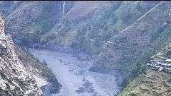 Alerta en Nepal: una nueva inundación repentina de un río arrasa un pueblo y deja 5 desaparecidos