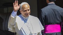 El papa León XIV tiene cáncer de pulmón: le han podido extraer todo el tumor, no necesita quimioterapia por ahora y ha pasado "una noche tranquila"