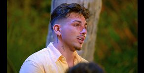 Miguel se rompe en la hoguera al enterarse de que Mara y Juanpi comparten villa, al completo