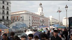 La acampada de la Puerta de El Sol en Madrid, pendiente de la decisión de Moncloa por el ‘decreto Maricarmen’