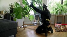 Tau, el robot humanoide que ofrece servicio de limpieza del hogar: pasa la aspiradora, limpia los baños o quita la grasa
